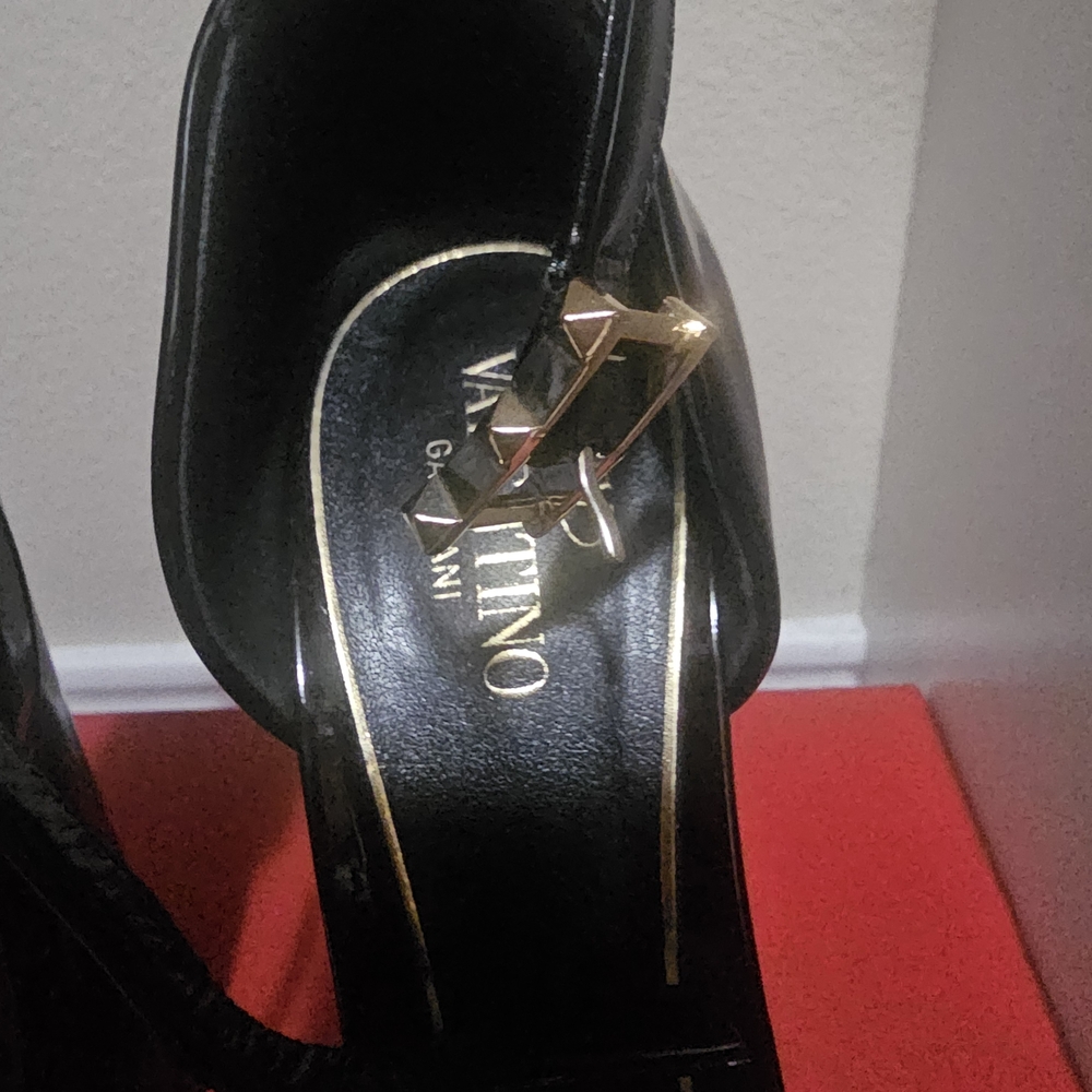 Valentino Garavani Black Patent Platform Heels - Picture 7 of 16